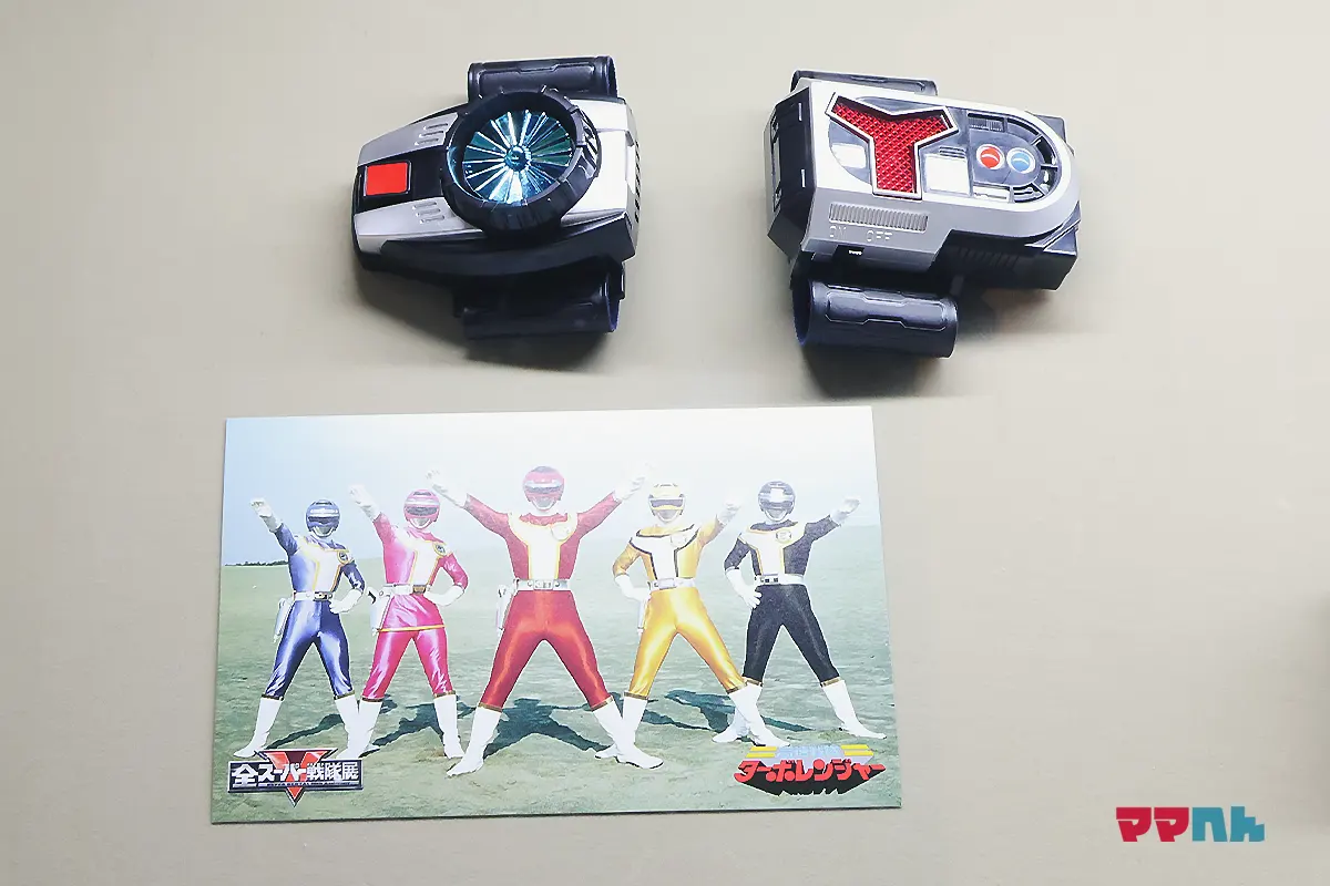 当時のおもちゃや変身グッズの展示